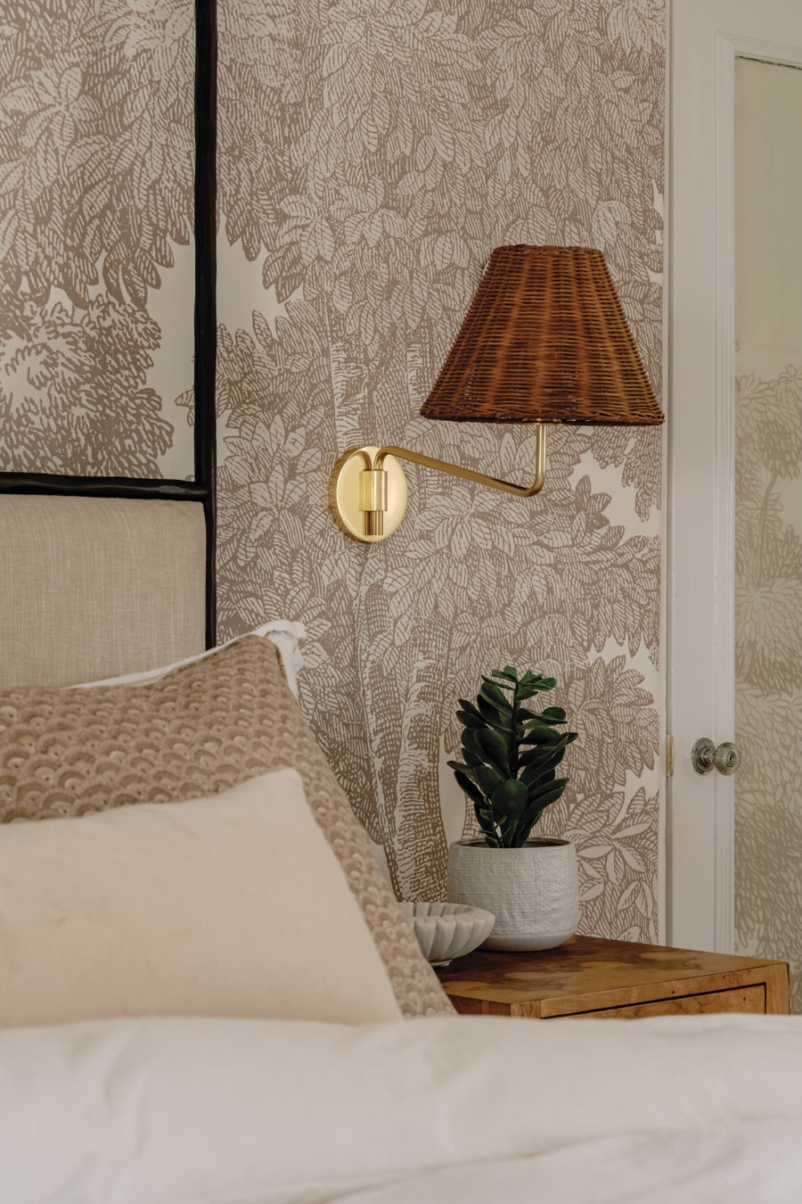 Mitzi Issa Wall Sconce — H704101-AGB