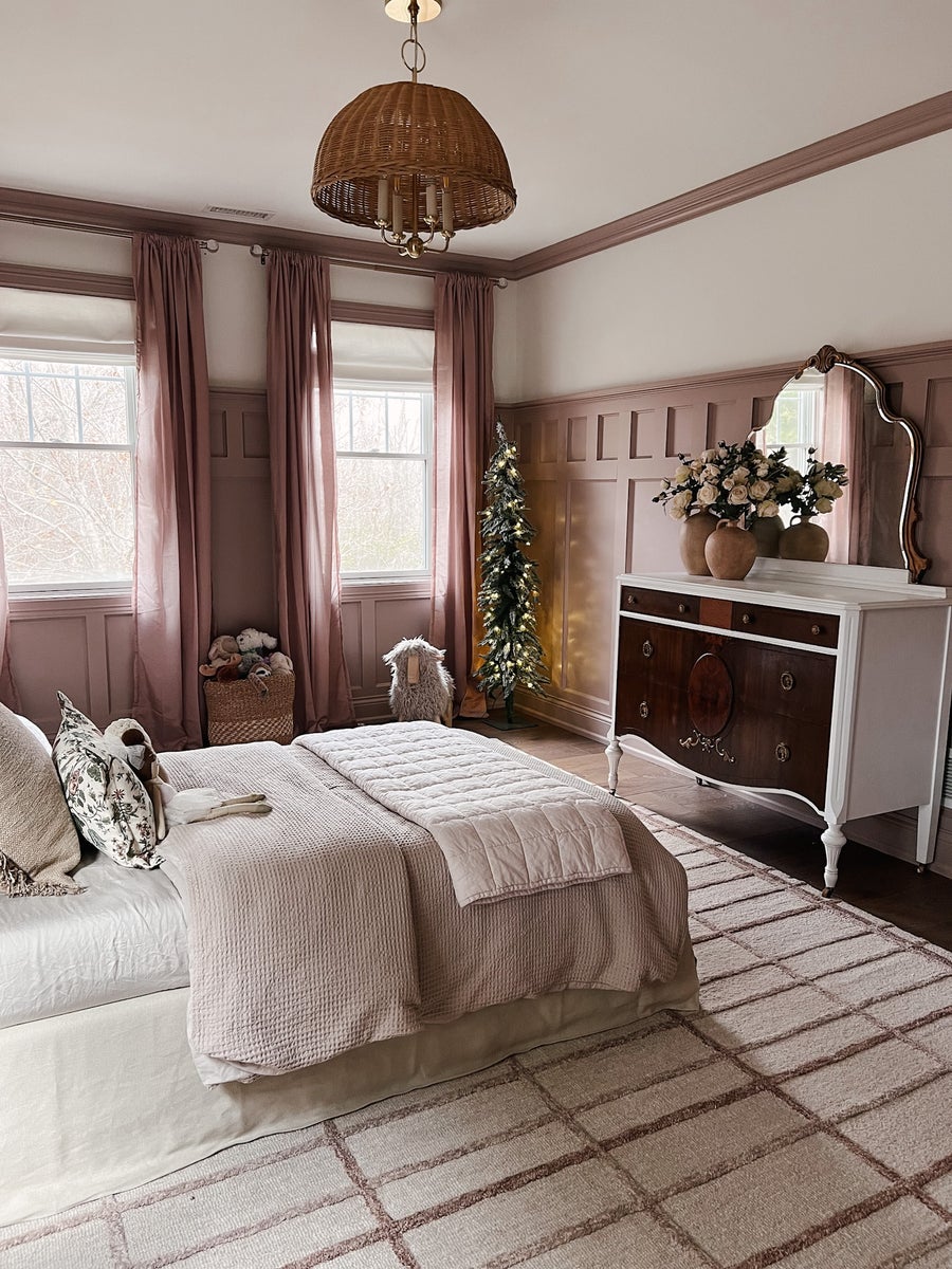 Mitzi Arwen Chandelier — H859804-AGB
