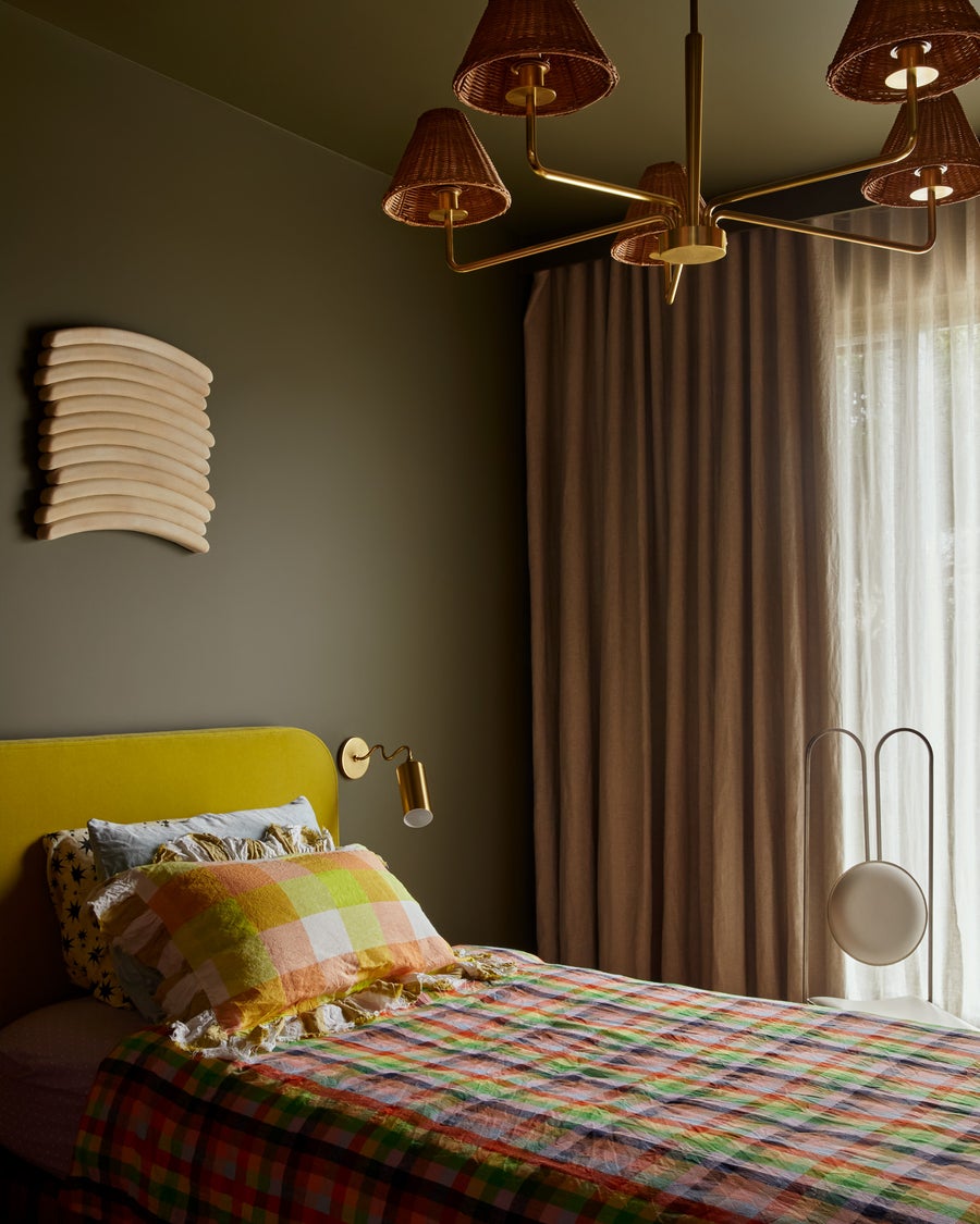 Mitzi Issa Chandelier — H704805-AGB