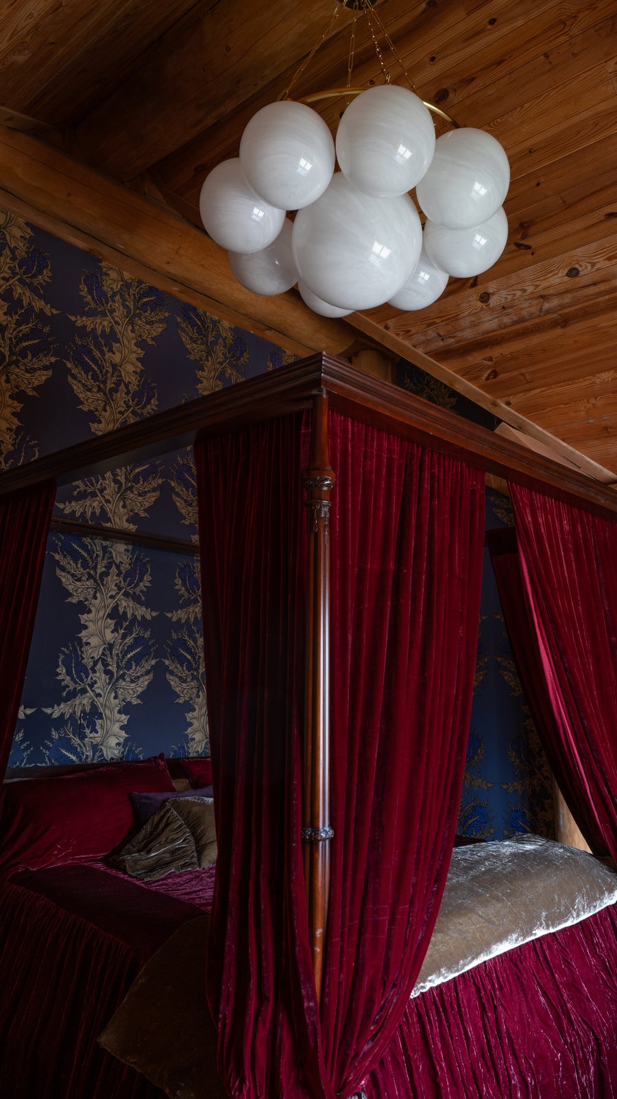 Hudson Valley Lighting THORNWOOD Chandelier — Aged Brass
