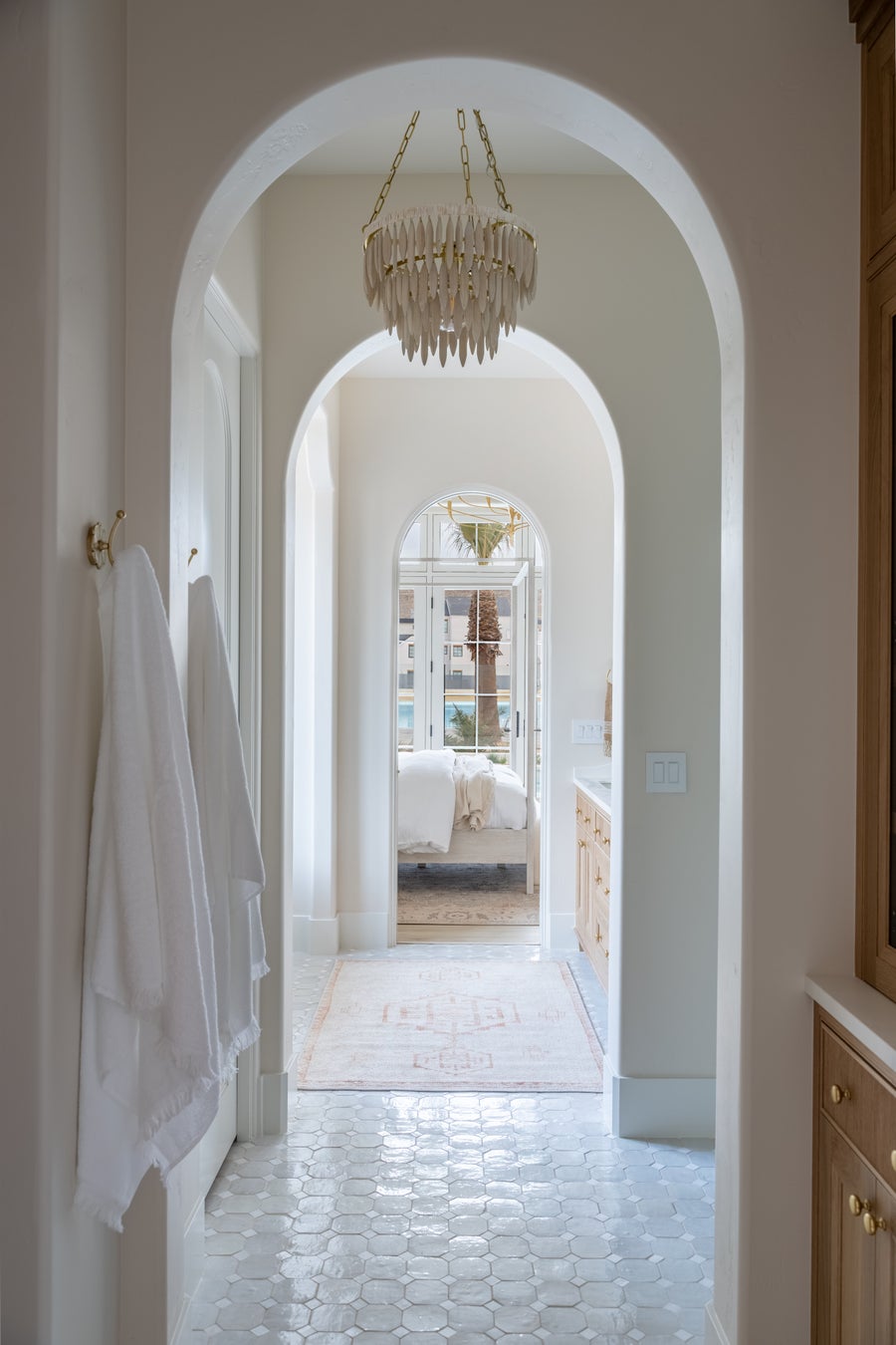 Mitzi Tiffany Chandelier — H805701-AGB