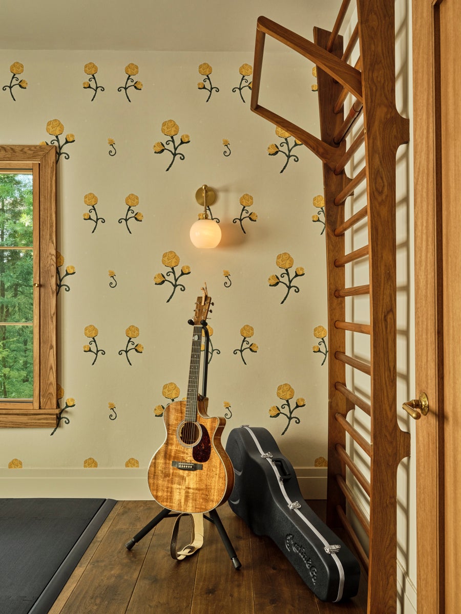 Mitzi Abbie Wall Sconce — H1040101-AGB