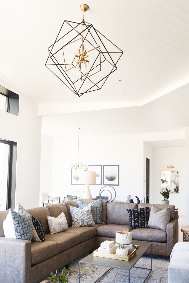 Hudson Valley Lighting Roundout Chandelier — Aged Brass